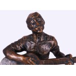 Gyurcsek Ferenc (1942-): Gitározó. Bronzírózott műgyanta, jelzett, hibátlan, m:30 cm