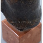 Reményi József (1887-1977) (feltehetően): Női büszt. Bronz, S.M. felirattal, márvány talapzaton, teljes m: 9,5 cm //...