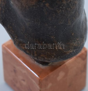 Reményi József (1887-1977) (feltehetően): Női büszt. Bronz, S.M. felirattal, márvány talapzaton, teljes m: 9,5 cm //...