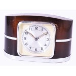 cca 1950 Mofém asztali óra, lekopott címkével, nem működik, 18x11 cm