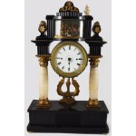 XIX. sz. Biedermeier asztali óra, negyedütős, ingás szerkezettel, alabástrom oszlopokkal...