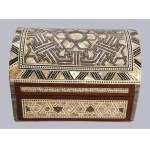 Gyöngyház rárakásos ékszeres doboz, 9x13x8 cm