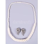 Csont nyaklánc és köves övcsat