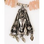 Minerál nyaklánc egyiptomi medálos díszítéssel.