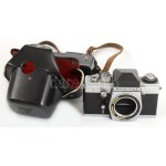 Praktica VLC 2 fényképezőgép, objektív nélkül, tokjában.