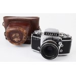 Ihagee Exakta Varex IIa fényképezőgép, Tessar 2,8/50mm objektívvel, kopott bőr tokban.