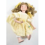 Dianna Effner baba, jelzett, ujja sérült, m: 32 cm