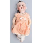 Heubach Köppelsdorf porcelánfejű baba, jelzett, kiüléssel, hiánnyal, m: 23 cm