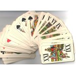 [Kártya] Nagy méretű, 54 lapos, budapesti gyártású osztrák tarokk kártyacsomag, fekete hátlappal. [Skíz nélkül...