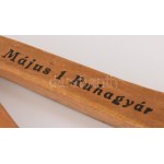 4 darab márkázott régi ruha vállfa, Május 1 Ruhagyár, Tóth Ödön, stb