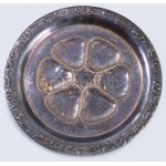 Szédertál, ezüst (Ag) XIX. sz. vége. dianás jelzéssel, GU mesterjeggyel 611g, d: 31 cm Seder plate, silver (Ag...