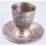 Ezüst (Ag) Kiddus pohár alátéttel. cca 19. sz. utolsó harmada, jelzett, mesterjeggyel, m: 9,5 cm, d: 13,5 cm...