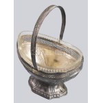 Szecessziós ezüst (Ag) kínáló, eredeti üvegbetéttel, m: 19 cm, nettó 109g, ezüst része sérült...