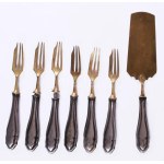 Ezüst (Ag) nyelű süteményes készlet. Dianás jelzéssel, süteményes villa 6 db, tortalapát. 16cm...