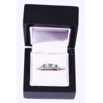 Arany (Au) gyűrű, 18k, benne 2 darab 0,2ct-os gyémánt és 3 darab cca 0,18ct-os smaragd, m: 54, jelzett, bruttó 4...