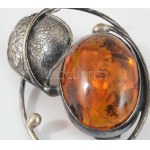 Ezüst (Ag) bross, jelzett, borostyán berakással, bruttó 9,1g