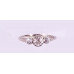 Arany (Au) gyűrű, 14k, benne egy cca 0,3ct és 2 darab cca 0,05-0,07ct méretű gyémánttal, m: 49, jelzett, bruttó 1...