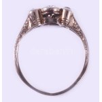 Arany (Au) gyűrű, 14k, benne egy cca 0,3ct és 2 darab cca 0,05-0,07ct méretű gyémánttal, m: 49, jelzett, bruttó 1...