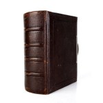 Elegant album with 36 visit photos from the 2nd half of the 19th century.