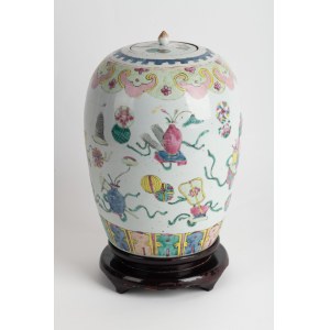 Porcelain ginger jar painted with polychrome enamels and decorated with literary objects, Porcelain ginger jar painted with polychrome enamels and decorated with literary objects