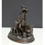 Figurka s vázou Cestovatel se psem - zinkový bronz - 1. pol. 20. stol.