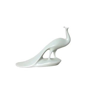 Jaroslav Ježek (1923-2002), Statuetta in porcellana Royal Dux | Pavone minimalista, disegnata da Jaroslav Ježek, smalto bianco