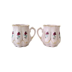 Paar rosa Porzellantassen mit handgemaltem Blumendekor | Haas &amp; Czjzek, Chodov, 24k Gold