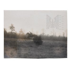 II RP Fotografia Żołnierza Wojska Polskiego Podczas Skoku na Koniu