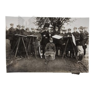II RP Fotografia Oficerów Wojska Polskiego Ze Stołami Kartograficznymi - Artyleria Ćwiczenia (?)