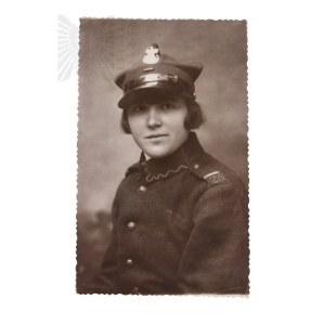 II RP Fotografia Studyjna Dziewczyny w Mundurze - 28 Pułk Strzelców Kaniowskich - Mundur wz.19, Rogatywka wz.19