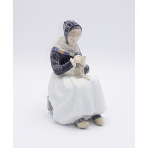COPENHAG - KING'S PORCELA MANUFACTURE , Villager with knitting machine