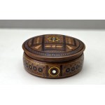 Hutsul round box for trinkets - Eastern Carpathians 1st half of the 20th century.