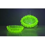Puzdro- casket - Uranium glass proj. Curt Schlevogot