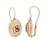 Earrings with "S" motif, 19th/20th century.