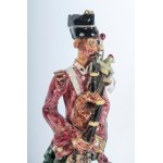 Posten von drei polychromen Militärfiguren aus Keramik: zweite Hälfte des 20. Jahrhunderts