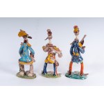 GIOVANNI DE SIMONE (Palermo, 1930 - Palermo, 1991) Lot of three stylised military figures in polychrome ceramic: