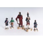 Lot de cinq figurines militaires en porcelaine polychrome milieu du 20e siècle