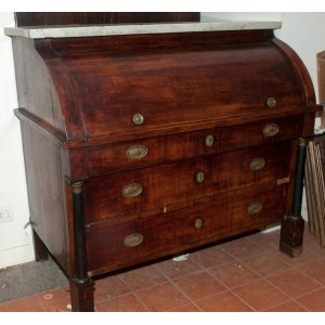 Chest of drawers in mahogany veneer Tuscany, first half of the 19th century