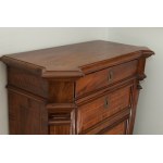 Inginocchiatoio a cinque cassetti in legno di noce Roma, XVIII secolo