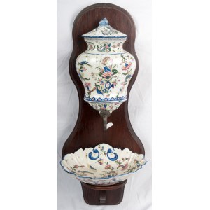 Ceramic wall fountain