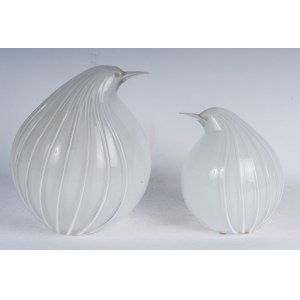 Lot of two milky white glass birds 90s