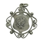 Patriotic pendant with a three-field coat of arms, 19th / 20th century. (940)