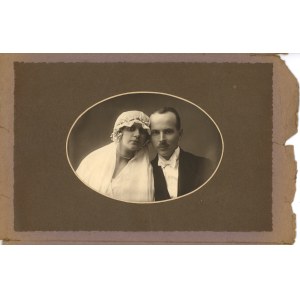 Warsaw - Wedding photograph in original folder, 1920s. (after 1925). Photo by Wladyslaw Miernicki (209)