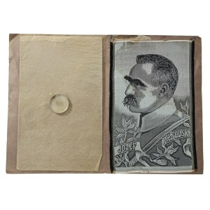 Jacquard with an image of Jozef Pilsudski, size 21.5 x 14 cm. Interwar period (340)