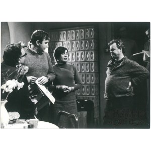 STANISŁAW GAWLIK, KRZYSZTOF KOWALEWSKI, JANINA TRACZYKOWSKA, „Brunet wieczorową porą”, fot. W. Rozmysłowicz, 1976