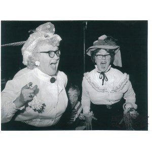 JADWIGA ŁUCZAK, IRENA WOŁEZ, kabaret BI-BA-BO, fot. Zbraniecki, 1977