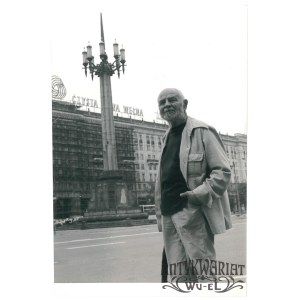 STANISŁAW DAWSKI, artysta malarz, grafik, rzeźbiarz, witrażysta, pedagog, plac Konstytucji Warszawa, fot. A. Rybczyński, lata 70.