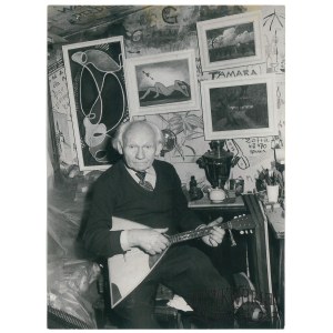 BRONISŁAW TOMECKI, malarz w pracowni, fot. CAF, 1983