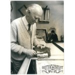 MARIAN TUMIDALSKI, gilder in studio, photo by T. M. Sochor, 1984