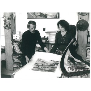HELENA PŁOSZAJ-WODNICKA, WIESŁAW WODNICKI, malarze w pracowni, fot. J. Paszkowski, lata 80.